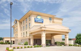 Days Inn & Suites Russellville